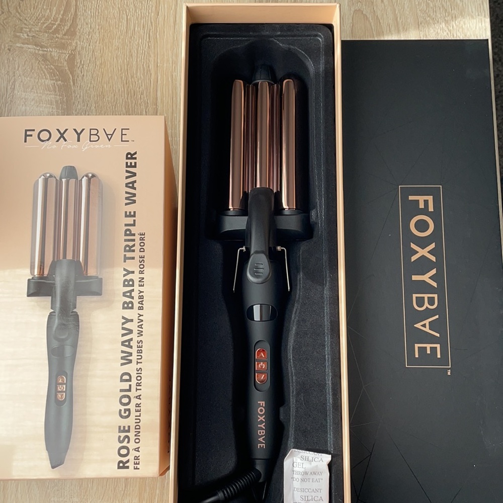FOXYBAE rose gold wavy baby triple waver